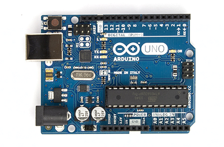Arduino Uno R3 的顶面的照片